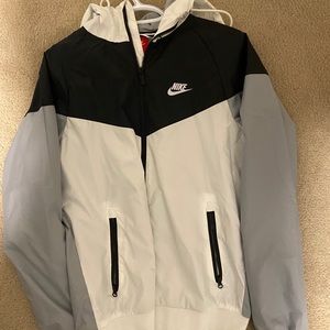 nike wind breaker